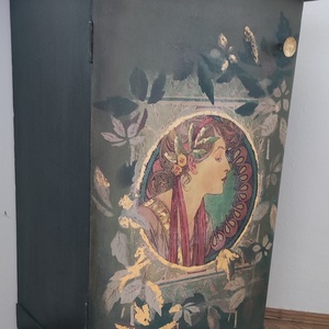 Mucha plakáttal díszített éjjeli szekrény, Otthon & Életmód, Bútor, Szekrény, Decoupage, transzfer és szalvétatechnika, Famegmunkálás, MESKA
