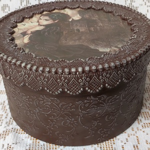 Különleges technikával készült nagyméretű kerek doboz, Otthon & Életmód, Tárolás & Rendszerezés, Doboz, Decoupage, transzfer és szalvétatechnika, Gyurma, MESKA
