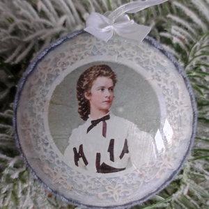 Sisi / Erzsébet királyné arcképével díszített medalion karácsonyfadíszek - karácsony - karácsonyi lakásdekoráció - karácsonyfadíszek - Meska.hu