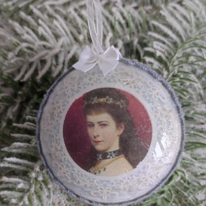 Sisi / Erzsébet királyné arcképével díszített medalion karácsonyfadíszek - karácsony - karácsonyi lakásdekoráció - karácsonyfadíszek - Meska.hu