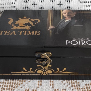 Poirot díszdoboz / teafilteres doboz, Otthon & Életmód, Dekoráció, Asztal és polc dekoráció, Díszdoboz, Decoupage, transzfer és szalvétatechnika, MESKA