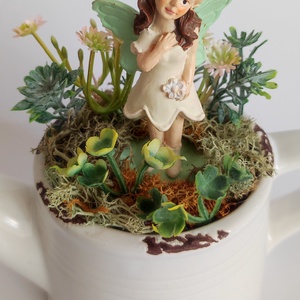 Tavasztündér kerámia locsolókannában - asztaldísz - ünnepi díszek, dekorációk - húsvéti díszek és dekorációk - húsvéti ablakdíszek - Meska.hu