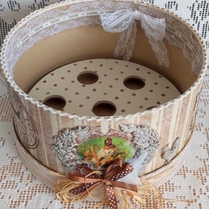 Egyedi, kör alakú vintage tojástartó, Ünnepi díszek, dekorációk, Húsvéti díszek és dekorációk, Húsvéti tojástartó, Decoupage, transzfer és szalvétatechnika, MESKA