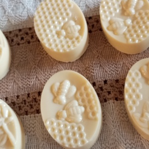 Méhecskés méhviaszos szappan  - szépségápolás - szappan & fürdés - kézműves szappan - Meska.hu Méhecskés méhviaszos szappan  - szépségápolás - szappan & fürdés - kézműves szappan - Meska.hu