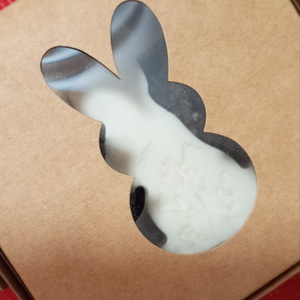 Díszcsomagolásban nyuszi alakú méhviaszos szappan  - szépségápolás - szappan & fürdés - kézműves szappan - Meska.hu