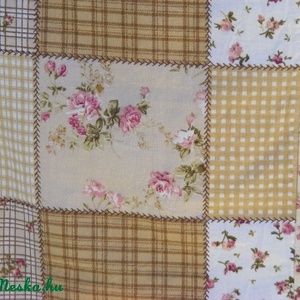 patchworkmintás takaró 2 szál virággal a közepén - otthon & lakás - lakástextil - ágytakaró - Meska.hu