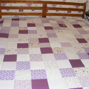 Patchwork takaró, lila-padlizsán, kisvirágos, nagy méretű - Meska.hu