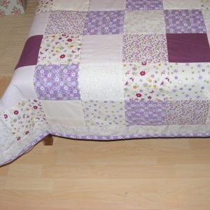 Patchwork takaró, lila-padlizsán, kisvirágos, nagy méretű - otthon & életmód - lakástextil - falvédő - Meska.hu