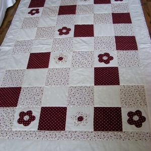 patchwork takaró apró kockákból, virág diszítéssel, Otthon & Életmód, Lakástextil, Ágytakaró, Varrás, Patchwork, foltvarrás, MESKA