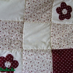 patchwork takaró apró kockákból, virág diszítéssel - otthon & életmód - lakástextil - ágytakaró - Meska.hu
