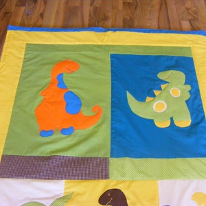 Dinós patchwork falvédő, takaró - otthon & életmód - babaszoba, gyerekszoba - falvédő gyerekszobába - Meska.hu