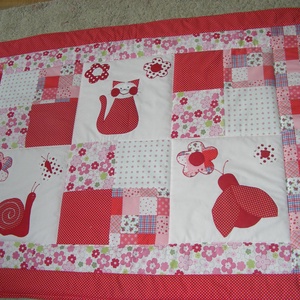 Patchwork  takaró, piros-pöttyös, falvédőnek is megfelel, cicás - otthon & lakás - babaszoba, gyerekszoba - babatakaró, gyerek pléd - Meska.hu