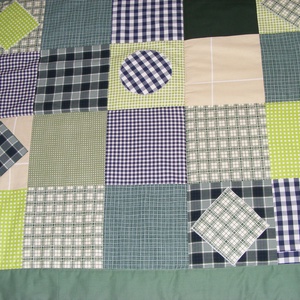 Zöld kockás patchwork takaró 18x18cm-es kockákból, falvédőnek is alk. - otthon & életmód - lakástextil - ágytakaró - Meska.hu