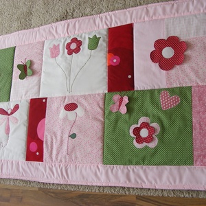 patchwork falvédő, pillangóval, virágokkal - otthon & lakás - babaszoba, gyerekszoba - falvédő gyerekszobába - Meska.hu