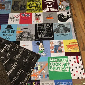 Patchwork takaró egyedi pólókból, baby body-ból, rugikból - otthon & életmód - lakástextil - ágytakaró - Meska.hu