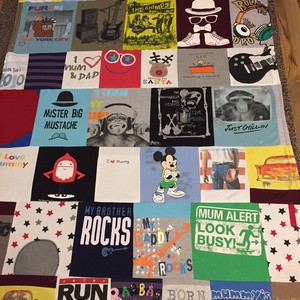 Patchwork takaró egyedi pólókból, baby body-ból, rugikból - otthon & életmód - lakástextil - ágytakaró - Meska.hu