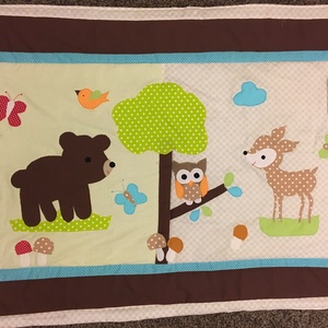 patchwork falvédő,takaró, erdei hangulat, maci, őzike, Otthon & Életmód, Babaszoba, gyerekszoba, Falvédő gyerekszobába, Varrás, Patchwork, foltvarrás, MESKA