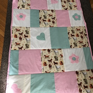 Patchwork falvédő, takaró ló, lovacska mintával - otthon & lakás - lakástextil - falvédő - Meska.hu Patchwork falvédő, takaró ló, lovacska mintával - otthon & lakás - lakástextil - falvédő - Meska.hu