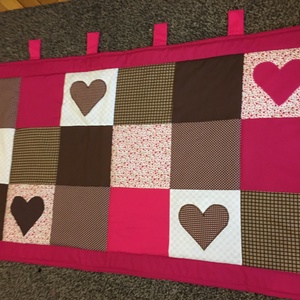  Patchwork falvédő, takaró pink-sötétbarna,  szívecske diszítéssel - otthon & életmód - babaszoba, gyerekszoba - falvédő gyerekszobába - Meska.hu