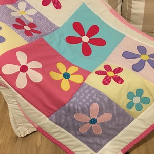 Patchwork takaró, falvédőnek is alkalmas, virág diszítéssel, Otthon & Életmód, Babaszoba, gyerekszoba, Babatakaró, gyerek pléd, Varrás, Patchwork, foltvarrás, MESKA