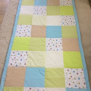 patchwork takaró falvédő fiúknak kockákból autós mintával, Otthon & Lakás, Babaszoba, gyerekszoba, Falvédő gyerekszobába, Varrás, Meska