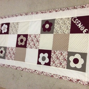 patchwork takaró apró kockákból, virág diszítéssel, Otthon & Lakás, Babatakaró, gyerek pléd, Babaszoba, gyerekszoba, Varrás, Patchwork, foltvarrás, Meska