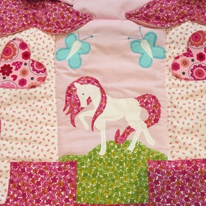 Palotás patchwork falvédő + virág alakú párnácskával - otthon & életmód - babaszoba, gyerekszoba - falvédő gyerekszobába - Meska.hu