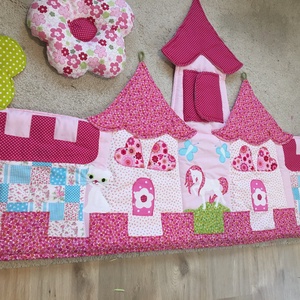 Palotás patchwork falvédő + virág alakú párnácskával, Otthon & Életmód, Falvédő gyerekszobába, Babaszoba, gyerekszoba, Varrás, MESKA