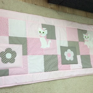 Cicás patchwork falvédő zsebekkel - otthon & életmód - babaszoba, gyerekszoba - falvédő gyerekszobába - Meska.hu