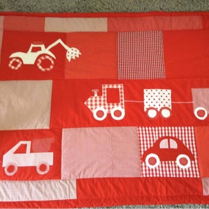Járműves patchwork  takaró, piros-fehér falvédőnek is megfelel,  - otthon & életmód - babaszoba, gyerekszoba - falvédő gyerekszobába - Meska.hu