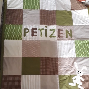 Zöld-barna  patchwork takaró nyuszi mintával falvédőnek is alk. - Meska.hu