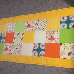 Patchwork falvédő narancs-bézs gyerekmintás - otthon & életmód - babaszoba, gyerekszoba - falvédő gyerekszobába - Meska.hu