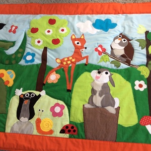 patchwork falvédő,takaró, erdei hangulat, Süsü,Bambi, Vuk, Kisvakond, Kockás fülű nyúl - otthon & életmód - babaszoba, gyerekszoba - falvédő gyerekszobába - Meska.hu
