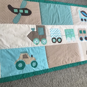 Járműves patchwork falvédő, autó, traktor, helikopter. Szett türkiz kék, zöld  - otthon & életmód - babaszoba, gyerekszoba - falvédő gyerekszobába - Meska.hu