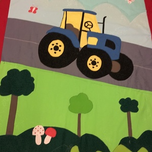 patchwork takaró, falvédő járművekkel, traktor, repülő, Otthon & Lakás, Babaszoba, gyerekszoba, Falvédő gyerekszobába, Patchwork, foltvarrás, Meska