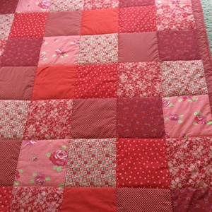 Piros patchwork takaró, falvédő - otthon & lakás - lakástextil - felnőtt takaró, pléd - Meska.hu