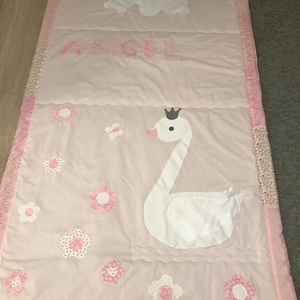 Baba takaró hattyúval rózsaszín, patchwork takaró, falvédőnek is alk. - otthon & életmód - lakástextil - ágytakaró - Meska.hu