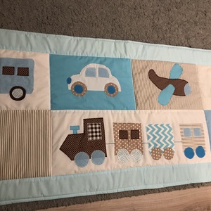 Járműves patchwork takaró, falvédő járművekkel kék, Otthon & Lakás, Babaszoba, gyerekszoba, Falvédő gyerekszobába, Patchwork, foltvarrás, MESKA