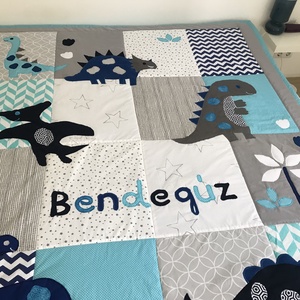 Dinós patchwork falvédő, takaró türkiz - otthon & életmód - babaszoba, gyerekszoba - falvédő gyerekszobába - Meska.hu