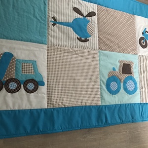 Járműves patchwork falvédő, takaró járművekkel kék - otthon & életmód - babaszoba, gyerekszoba - falvédő gyerekszobába - Meska.hu