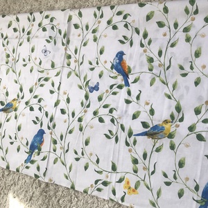 Patchwork falvédő, takaró, papagály mintával - otthon & életmód - babaszoba, gyerekszoba - falvédő gyerekszobába - Meska.hu