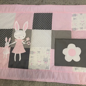 Nyuszis patchwork falvédő zsebekkel - baba - mama - babaszoba dekoráció - falvédő gyerekszobába - Meska.hu