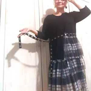 Egy fekete pamut pulóver átalakulása- női ruha  - ruha & divat - női ruha - alkalmi ruha & estélyi ruha - Meska.hu