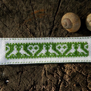 Madaras szíves hímzett könyvjelző - Meska.hu