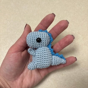 Horgolt dinó - karácsony - karácsonyi lakásdekoráció - ünnepi asztaldekoráció - Meska.hu