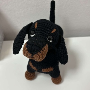 Horgolt tacskó kutyus - játék & sport - plüssállat & játékfigura - kutya - Meska.hu