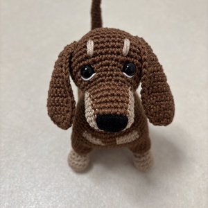 Horgolt tacskó kutyus BARNA, Játék & Sport, Plüssállat & Játékfigura, Kutya, Horgolás, Varrás, MESKA