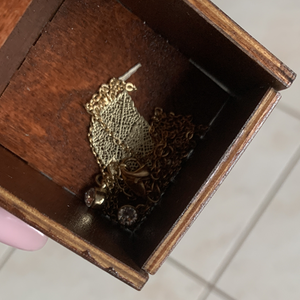 Ajándékátadó dobozka - a teteje kézzel festett. - művészet - festmény - akril - Meska.hu