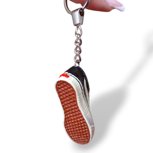 Vans stílusú cipő kulcstartó  egyedi kézzel készült miniatűr cipő, ajándék férfiaknak és nőknek - táska & tok - kulcstartó & táskadísz - kulcstartó - Meska.hu