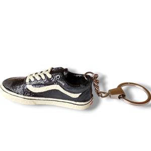 Vans stílusú cipő kulcstartó  egyedi kézzel készült miniatűr cipő, ajándék férfiaknak és nőknek - táska & tok - kulcstartó & táskadísz - kulcstartó - Meska.hu